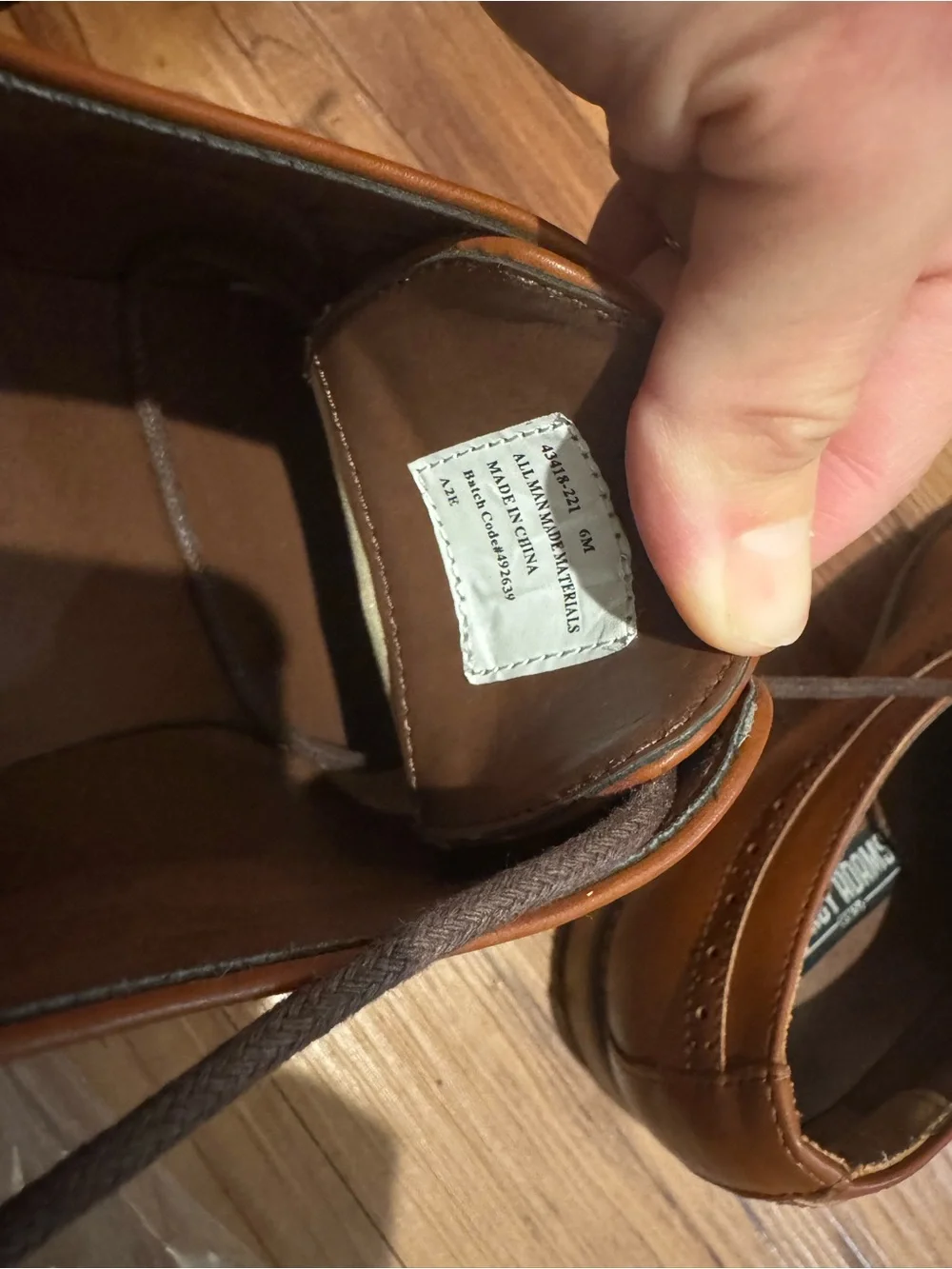 Size 6 Men's Classic Tan Leather Cap-Toe Dress Shoes